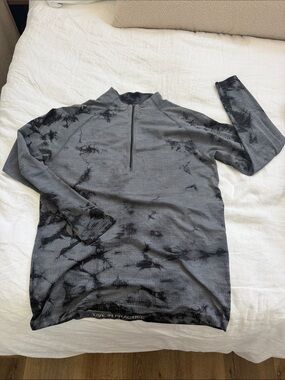 lululemon athletica Men's Grey and Black Half-Zip Pullover
